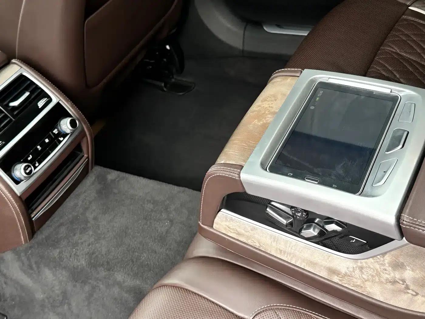 2019 BMW 7 Series 740Li Leading Luxury Package — миниатюра 9