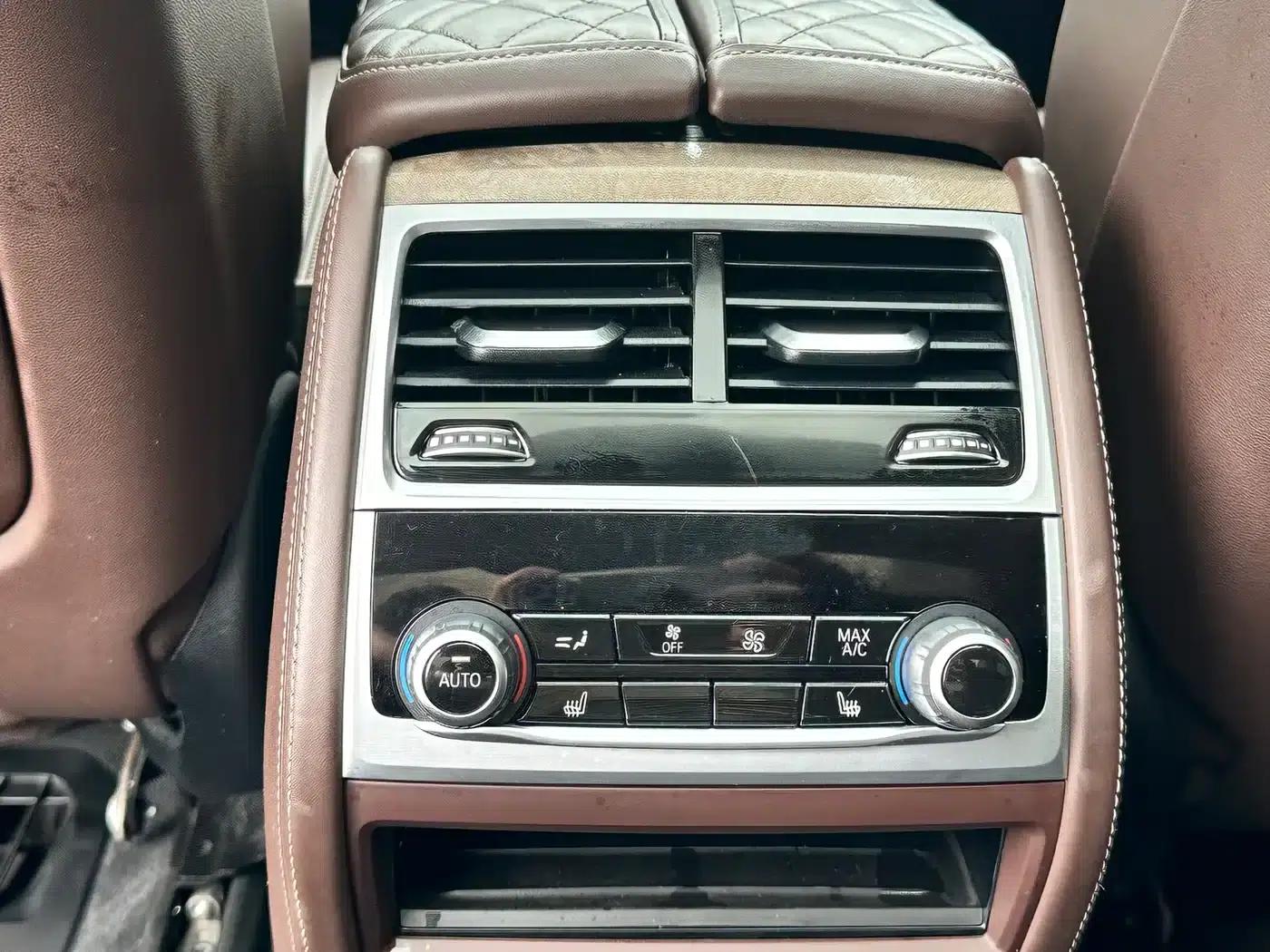 2019 BMW 7 Series 740Li Leading Luxury Package — миниатюра 10