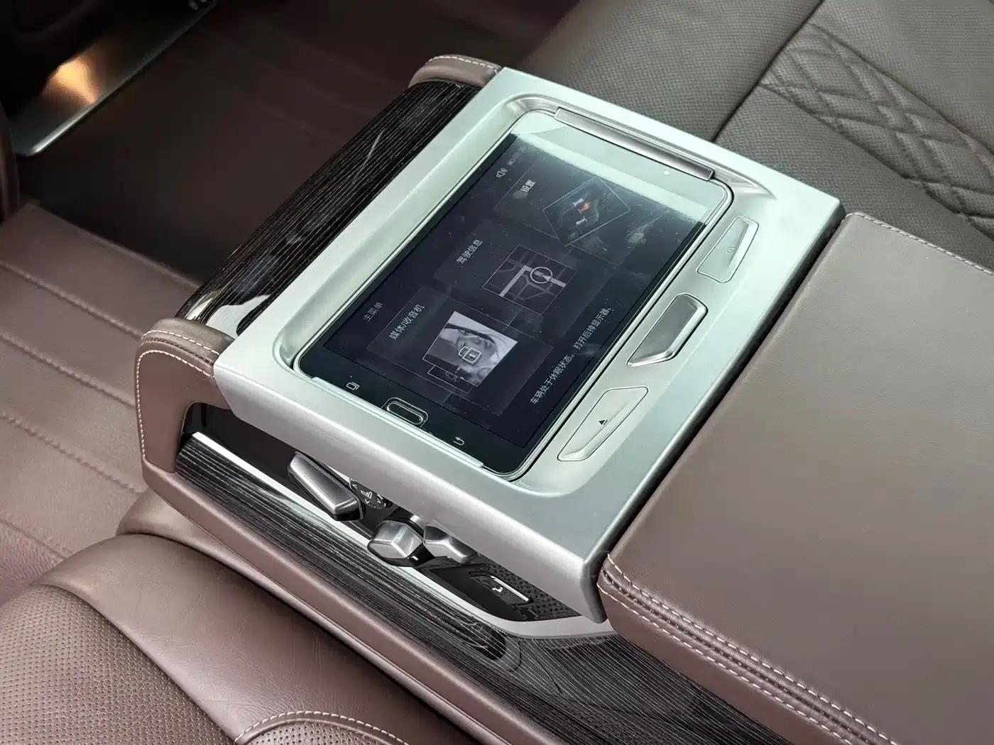 2018 BMW 7 Series 740Li Leading Edition M Sport Package — миниатюра 11