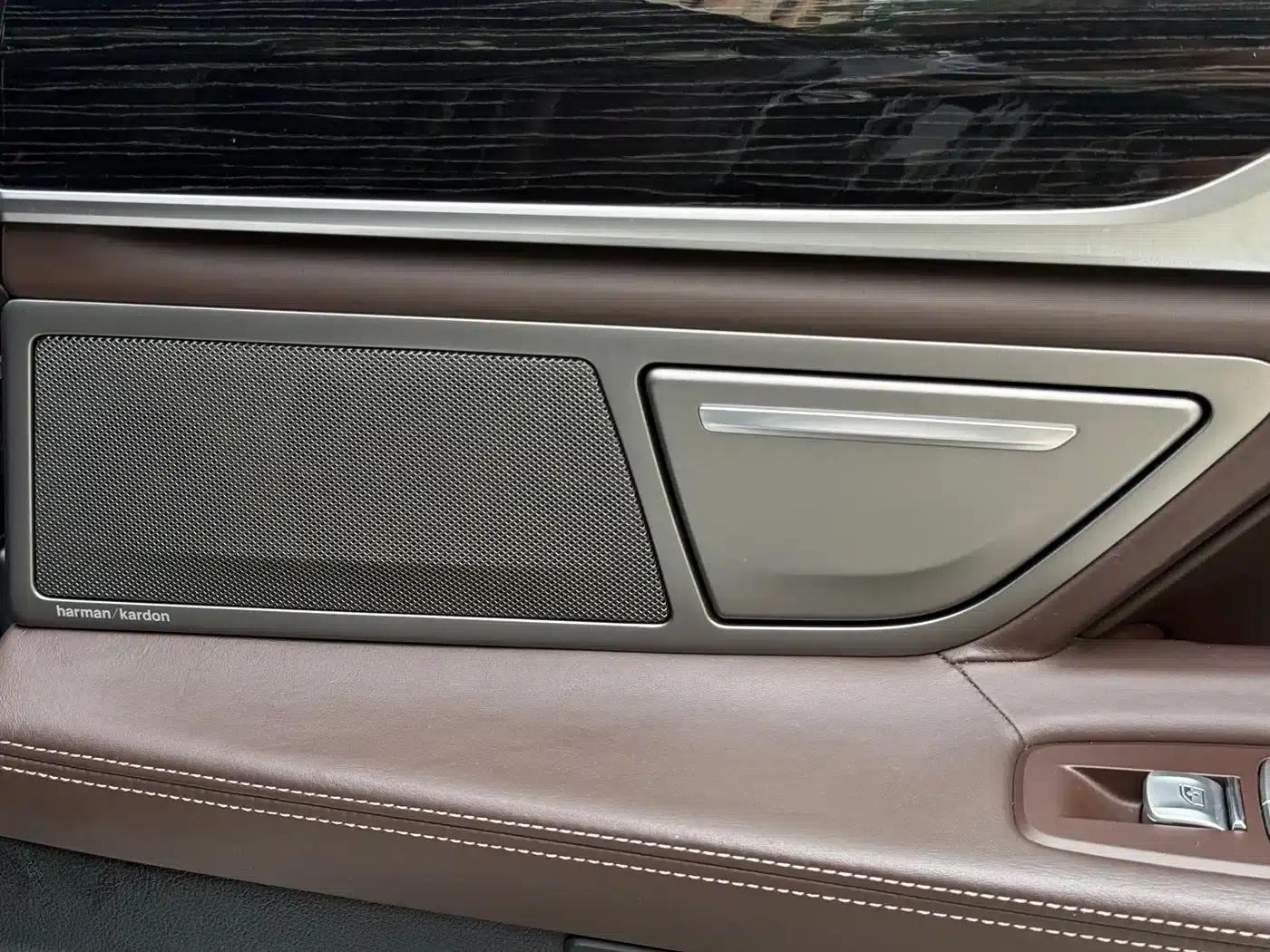 2018 BMW 7 Series 740Li Leading Edition M Sport Package — миниатюра 13
