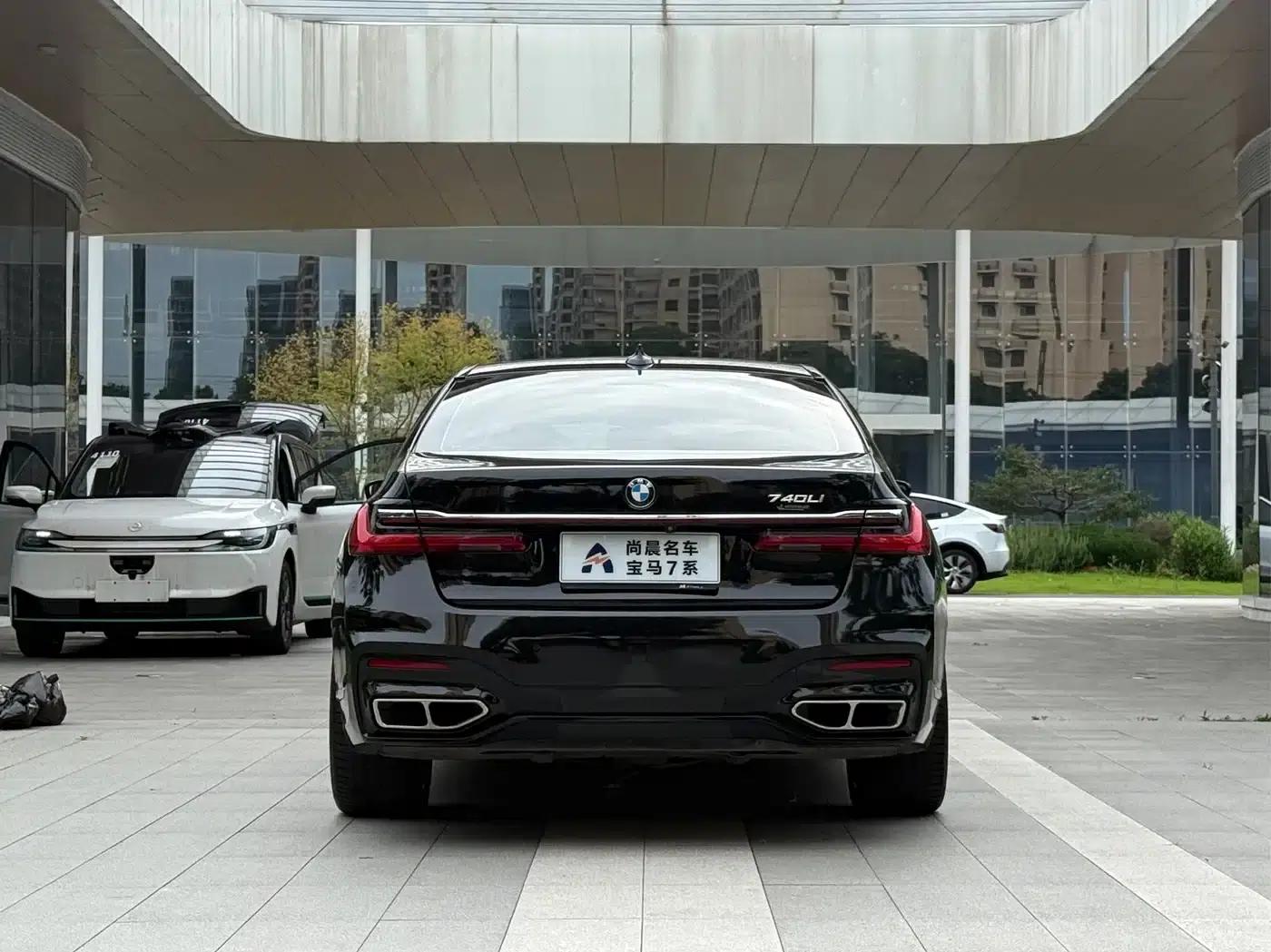 2018 BMW 7 Series 740Li Leading Edition M Sport Package — миниатюра 15