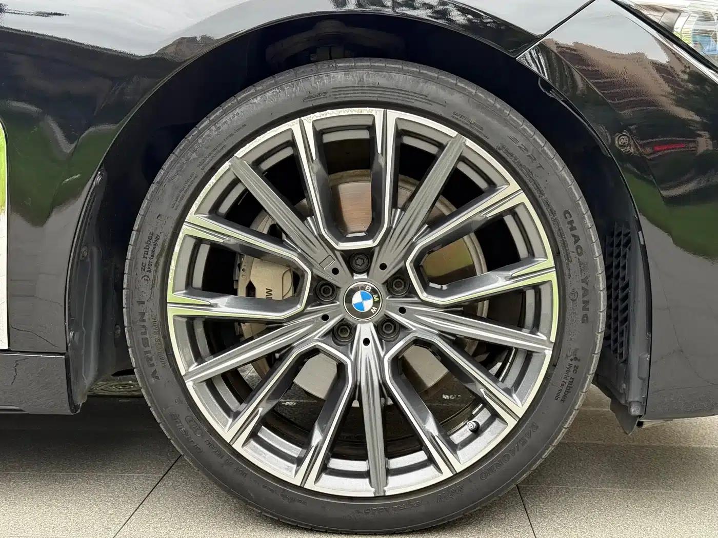 2018 BMW 7 Series 740Li Leading Edition M Sport Package — миниатюра 18