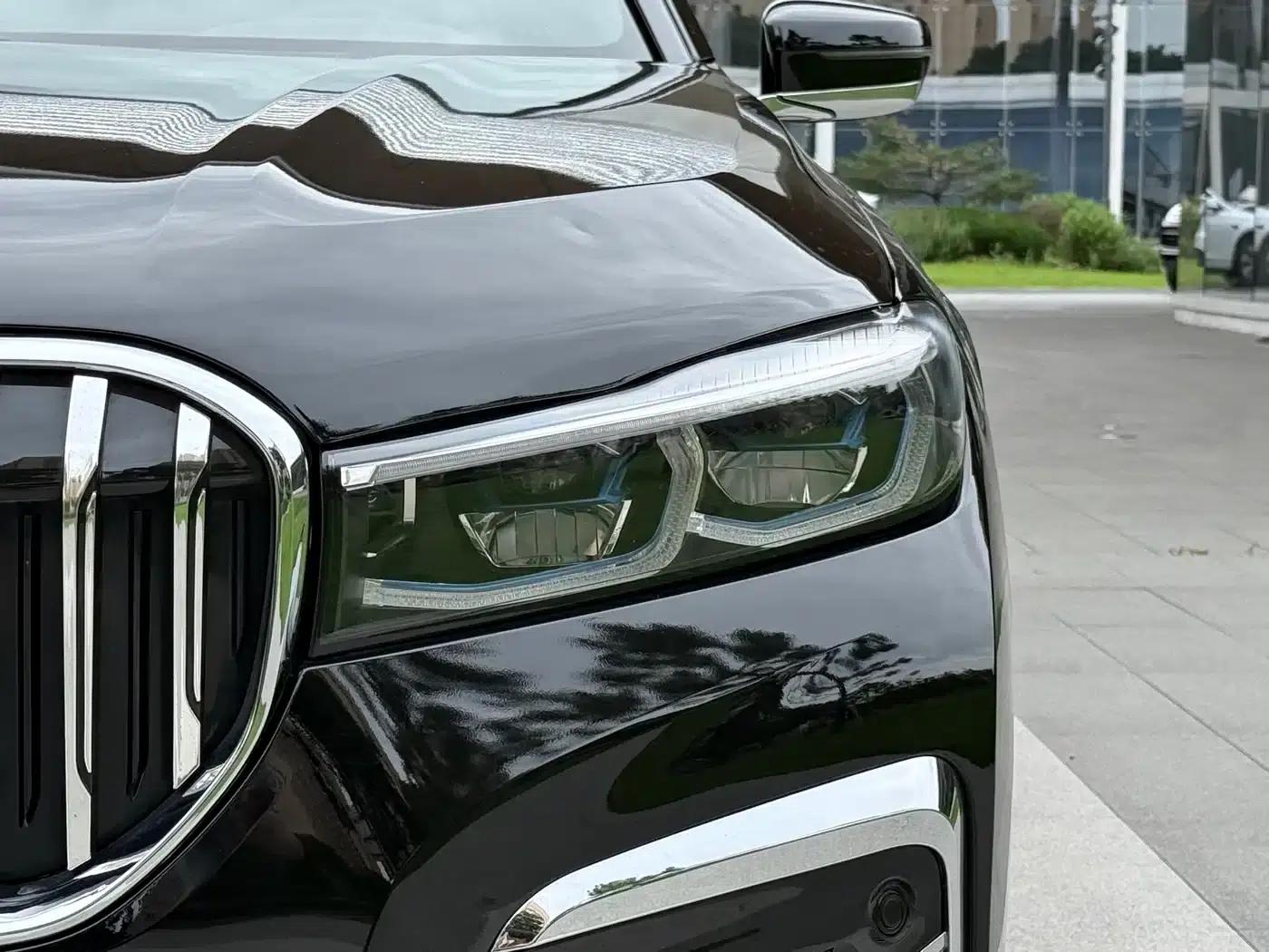 2018 BMW 7 Series 740Li Leading Edition M Sport Package — миниатюра 4