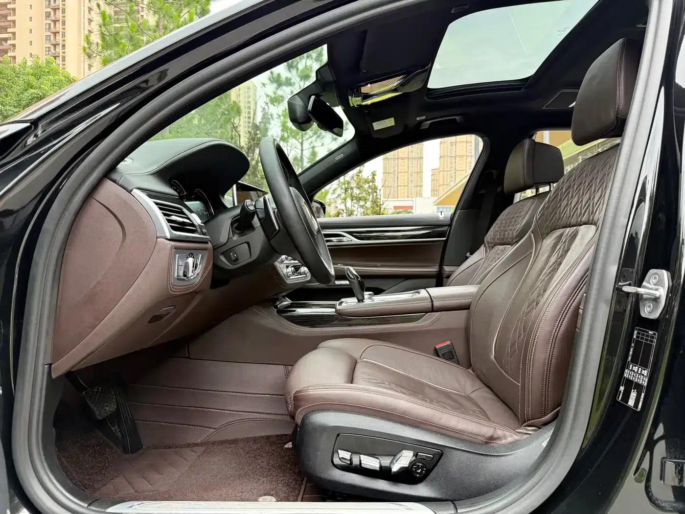 2018 BMW 7 Series 740Li Leading Edition M Sport Package — миниатюра 6