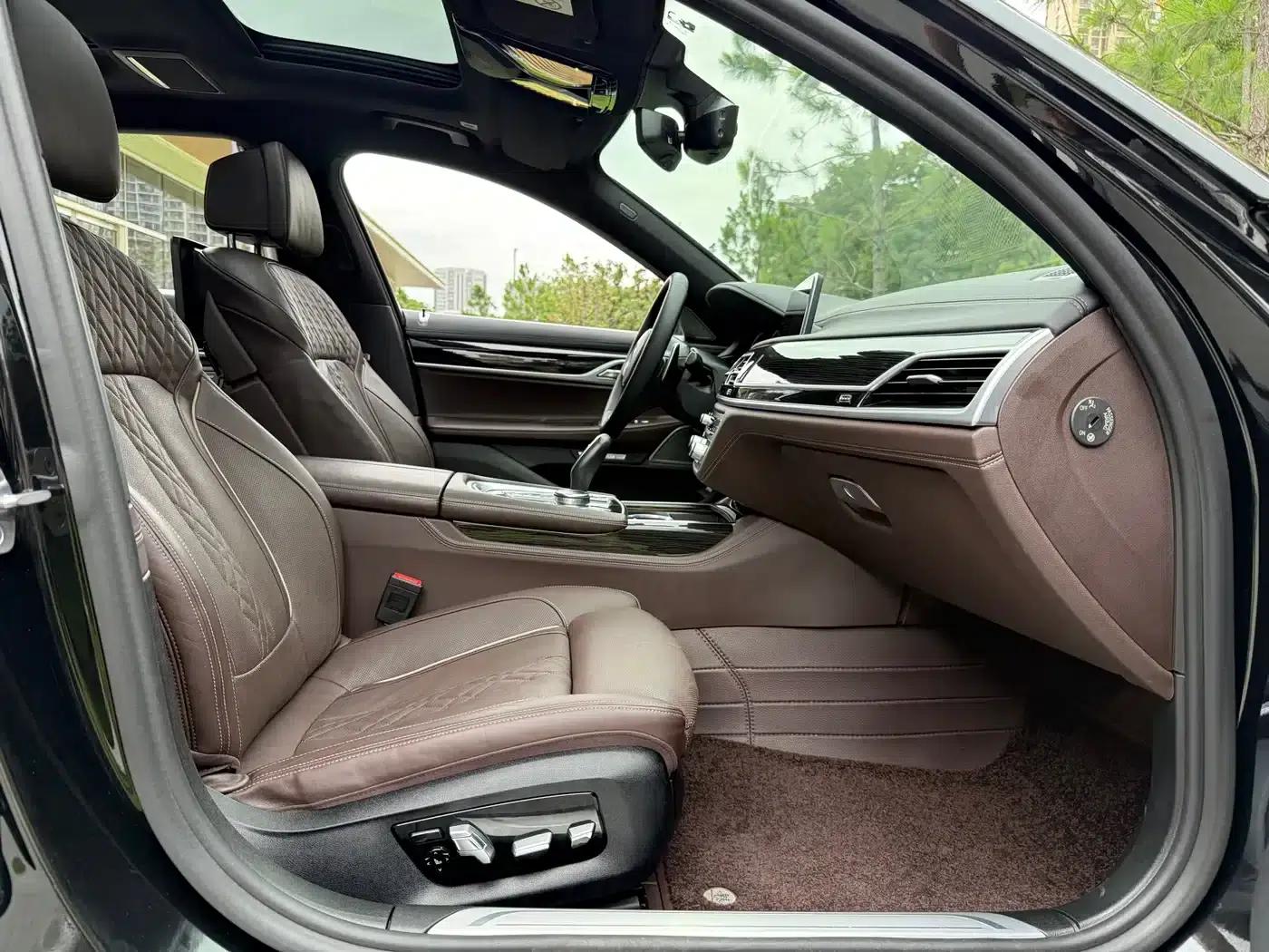 2018 BMW 7 Series 740Li Leading Edition M Sport Package — миниатюра 8
