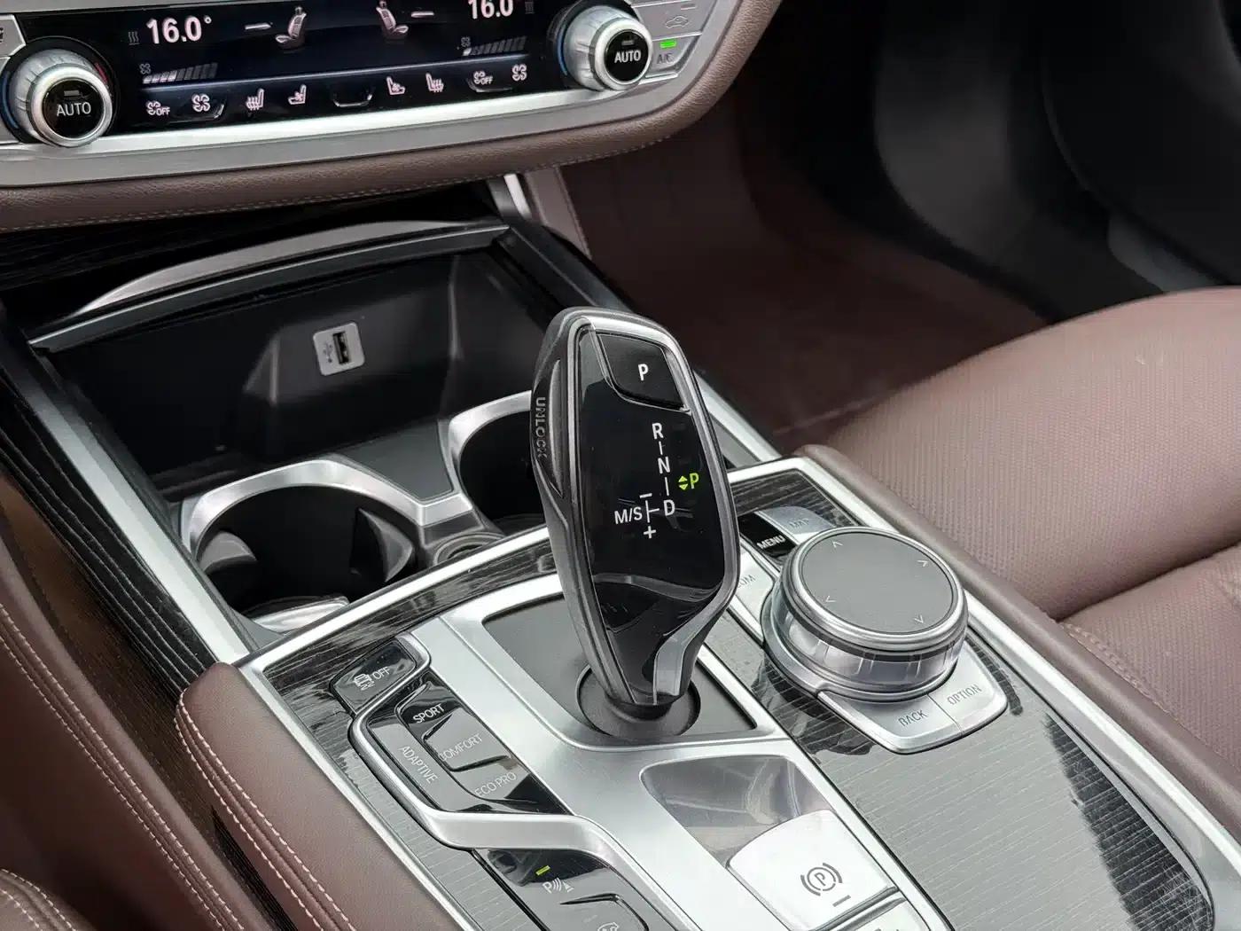 2018 BMW 7 Series 740Li Leading Edition M Sport Package — миниатюра 9