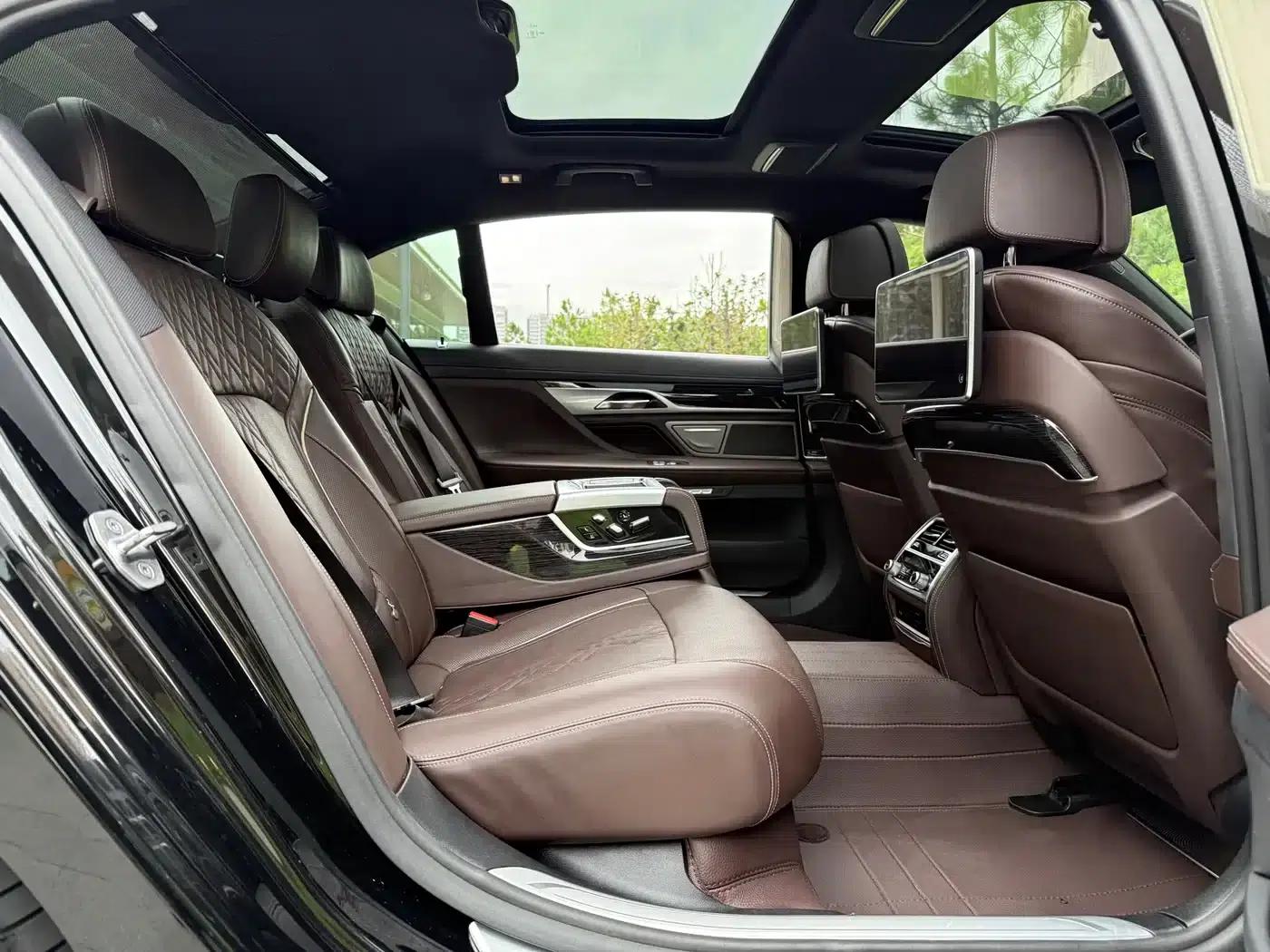 2018 BMW 7 Series 740Li Leading Edition M Sport Package — миниатюра 10