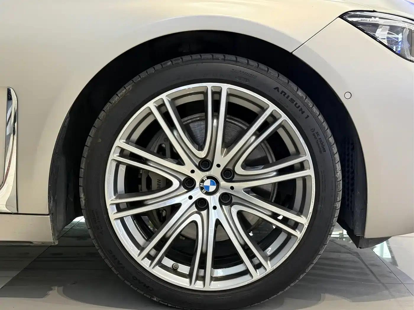 2019 BMW 7 Series 740Li xDrive Executive Luxury Package — миниатюра 18