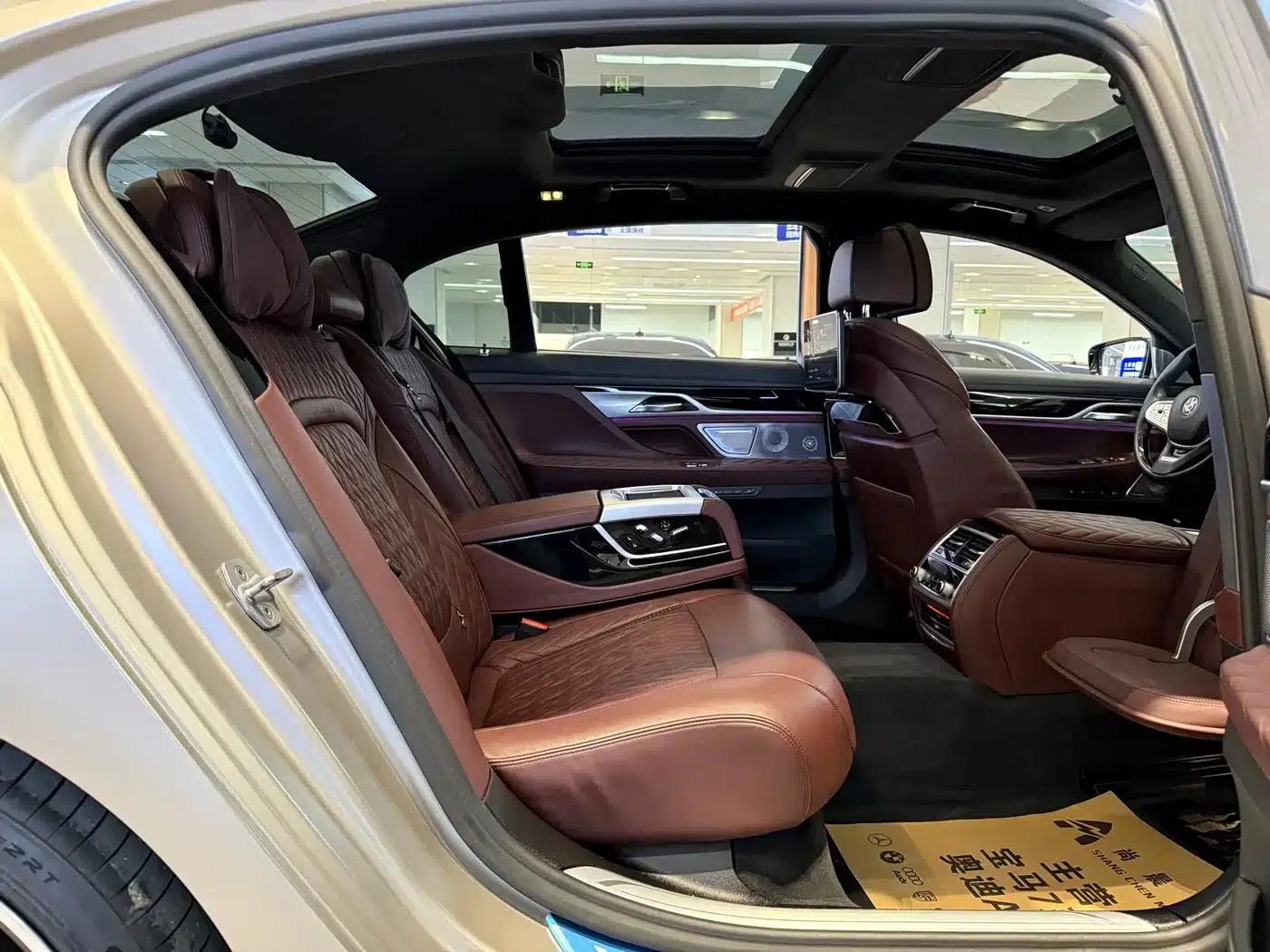 2019 BMW 7 Series 740Li xDrive Executive Luxury Package — миниатюра 10
