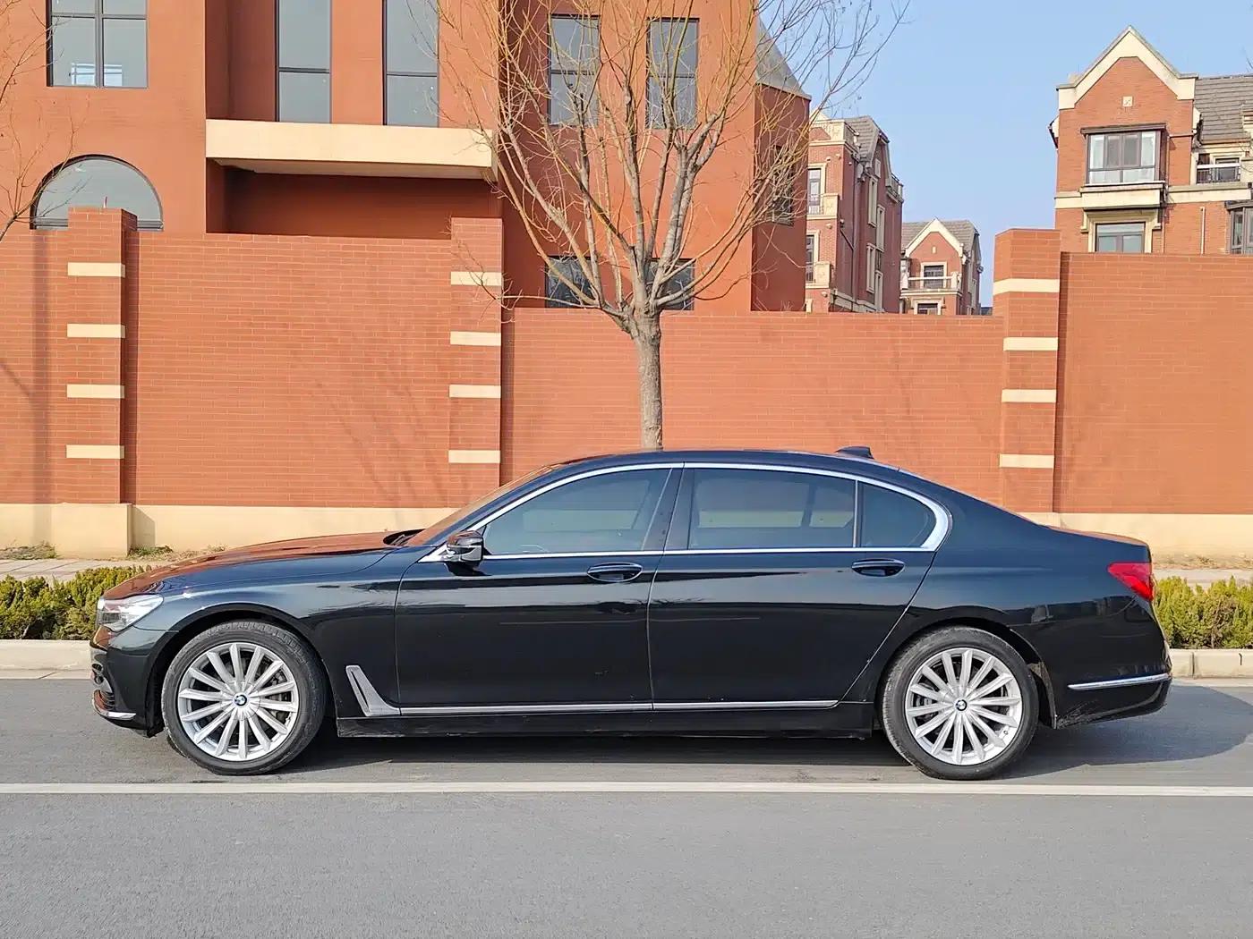 2018 BMW 7 Series 730Li Leading Excellence Package — миниатюра 19