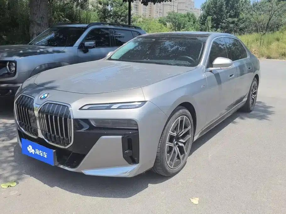 2023 BMW 7 Series 735Li M Sport Package — миниатюра 1