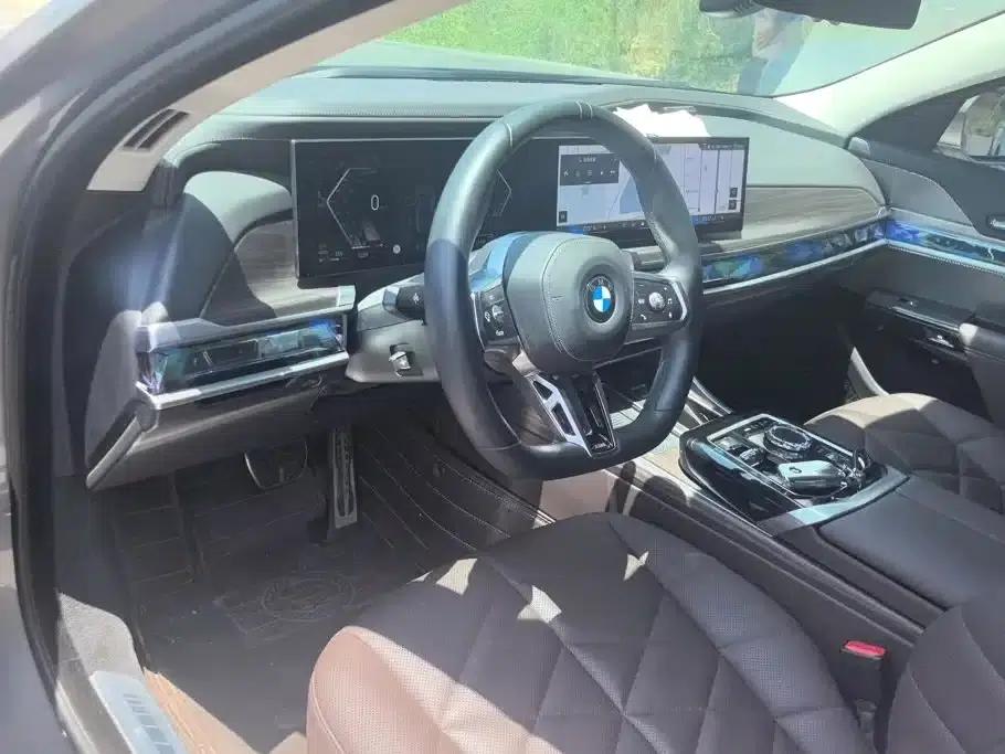 2023 BMW 7 Series 735Li M Sport Package — миниатюра 12