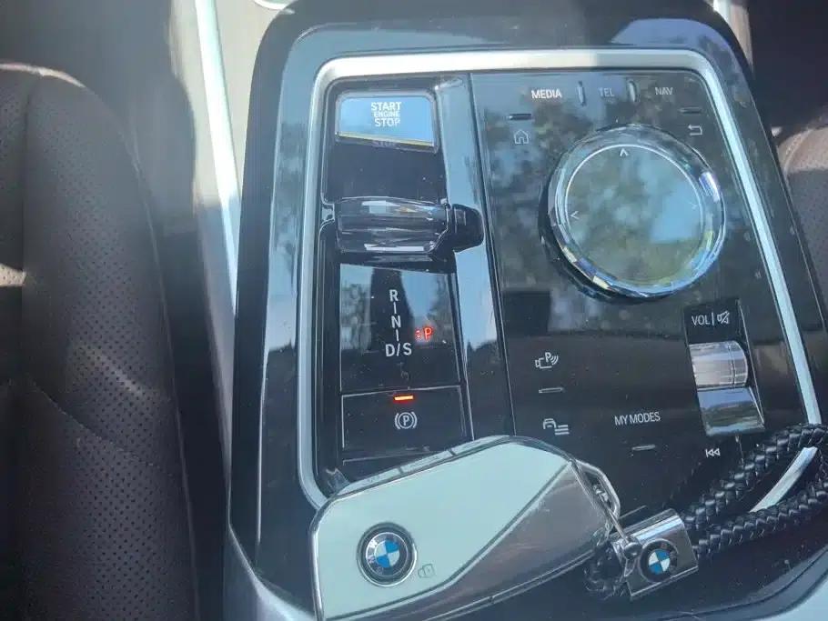 2023 BMW 7 Series 735Li M Sport Package — миниатюра 16