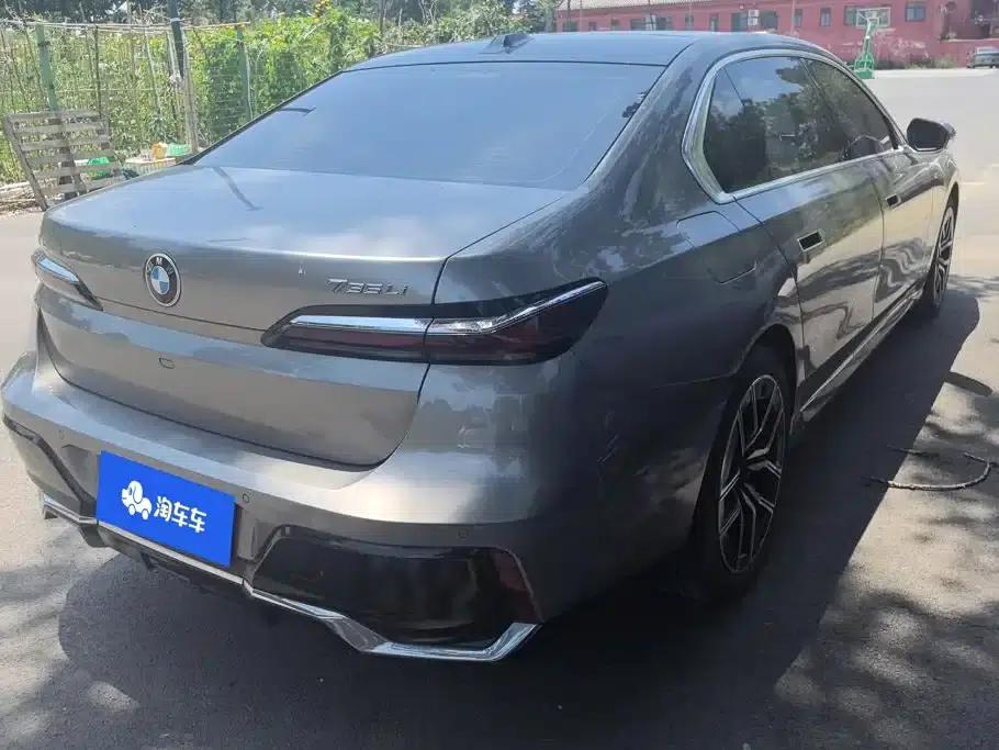 2023 BMW 7 Series 735Li M Sport Package — миниатюра 3