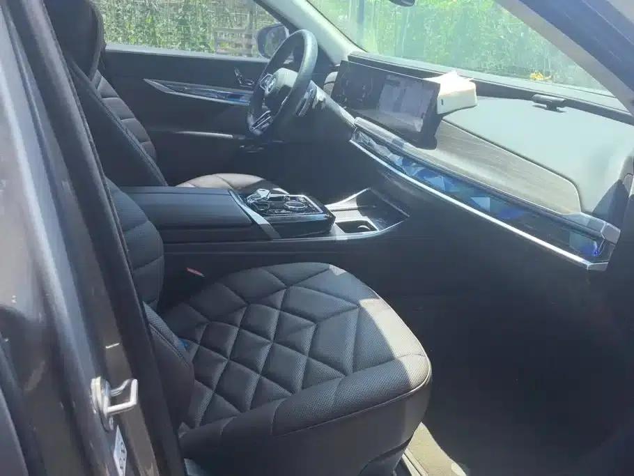 2023 BMW 7 Series 735Li M Sport Package — миниатюра 8