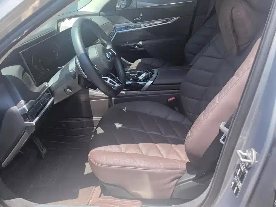 2023 BMW 7 Series 735Li M Sport Package — миниатюра 9