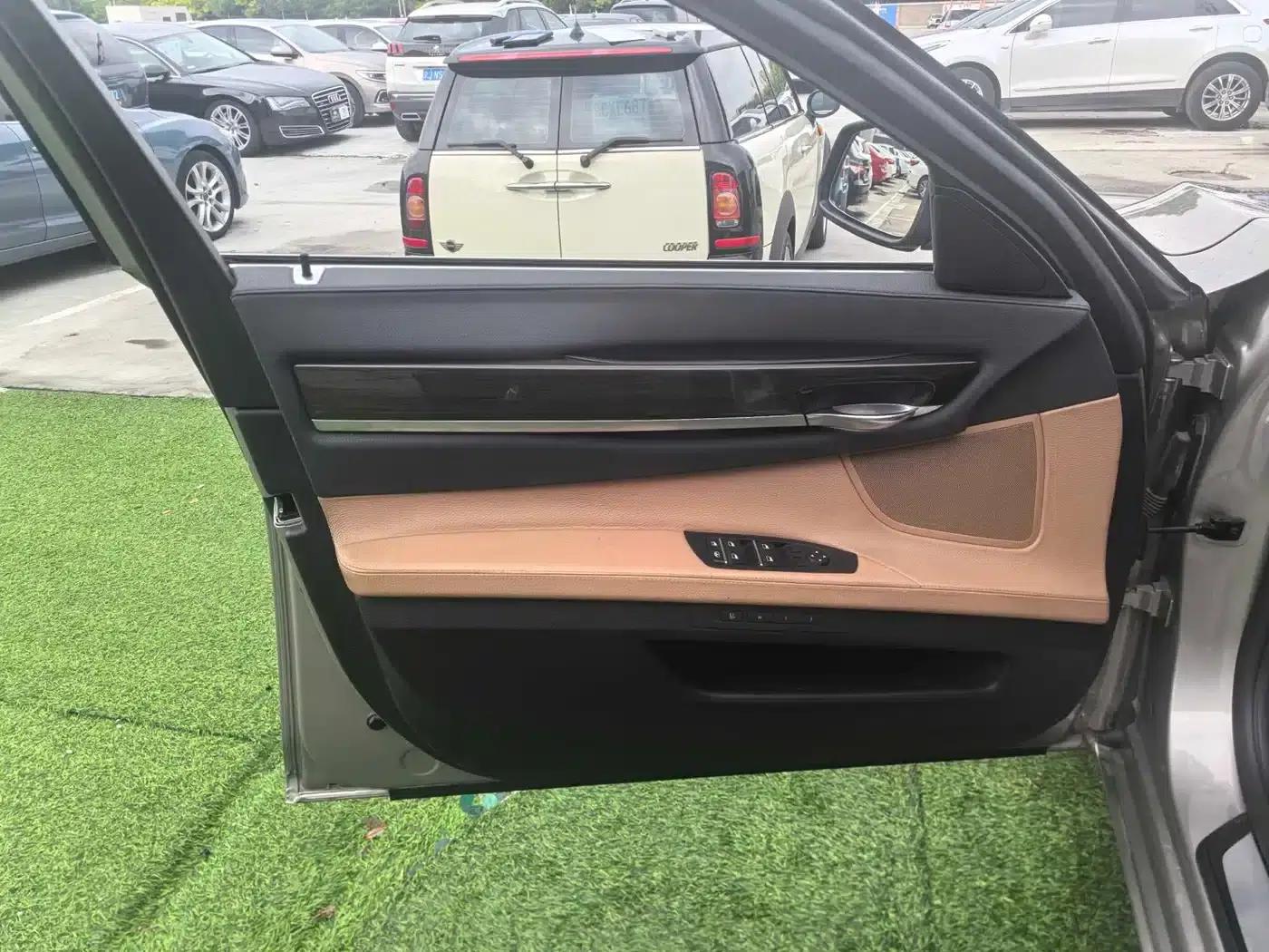 2013 BMW 7 Series 730Li Luxury — миниатюра 5