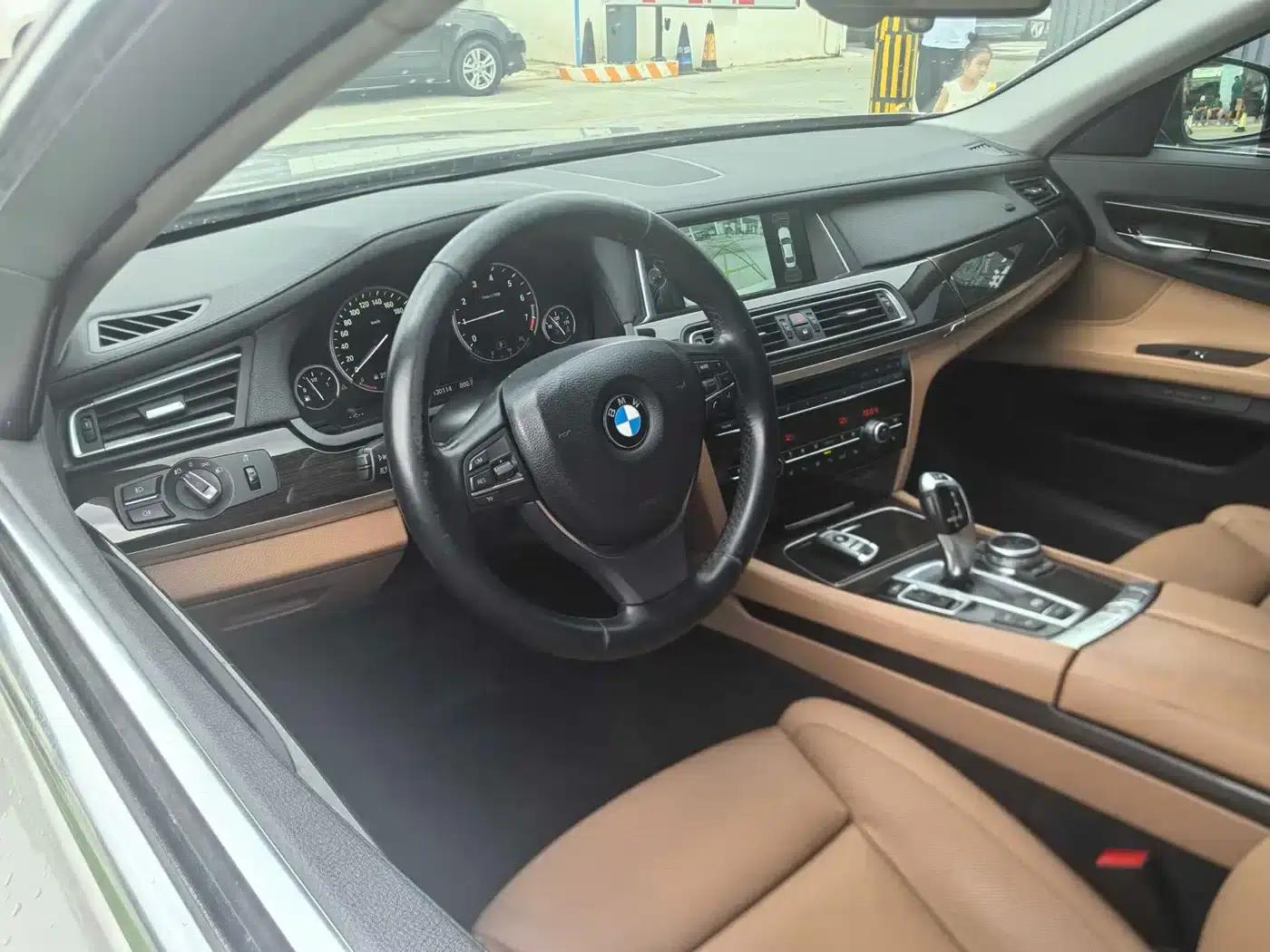 2013 BMW 7 Series 730Li Luxury — миниатюра 7
