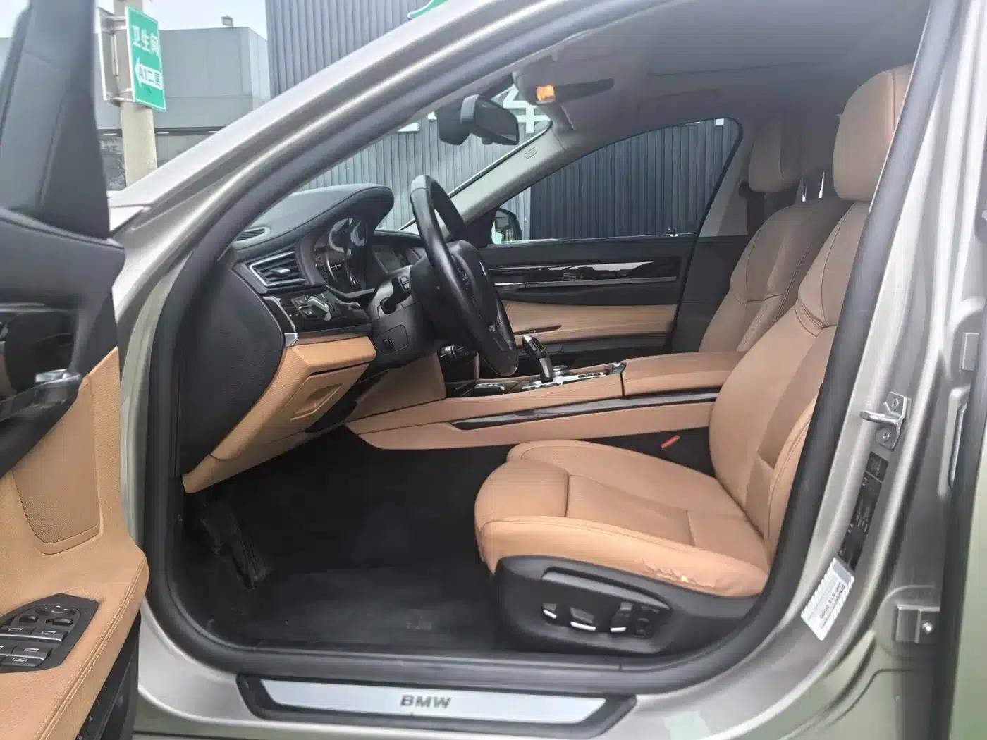 2013 BMW 7 Series 730Li Luxury — миниатюра 8