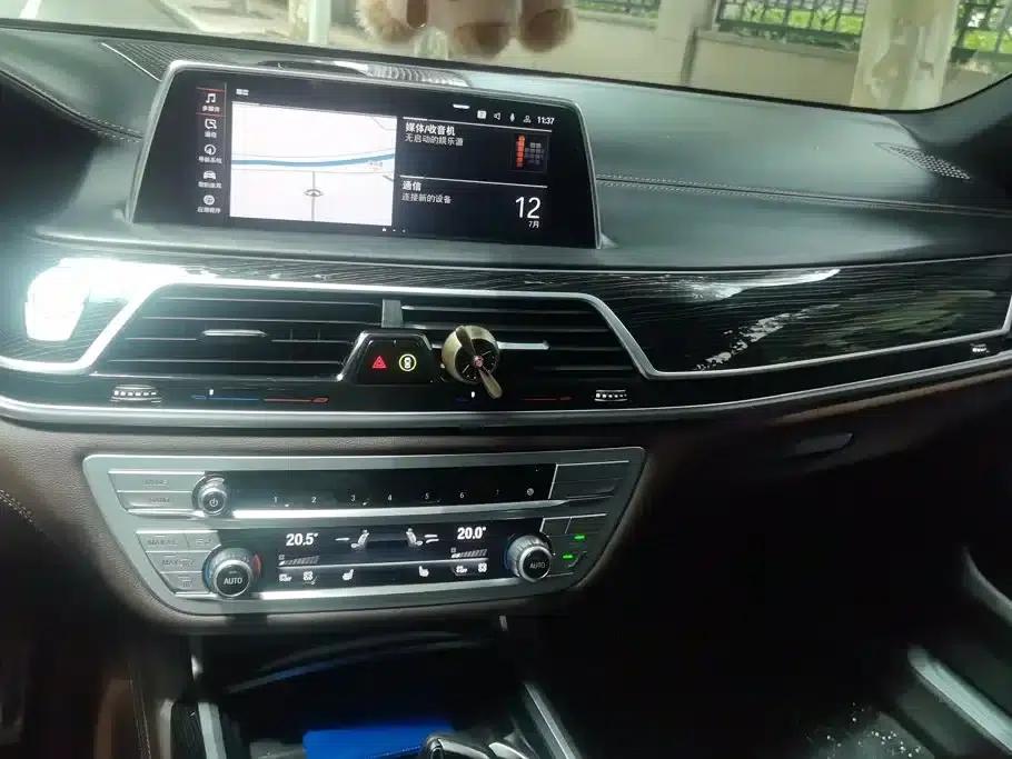 2019 BMW 7 Series 730Li M Sport Package — миниатюра 13