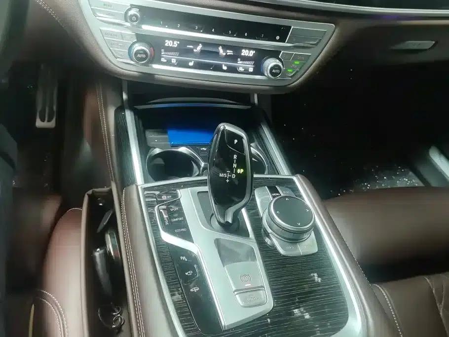 2019 BMW 7 Series 730Li M Sport Package — миниатюра 16
