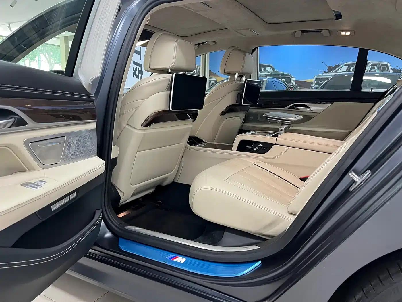 2018 BMW 7 Series 750Li xDrive M Sport Package — миниатюра 13