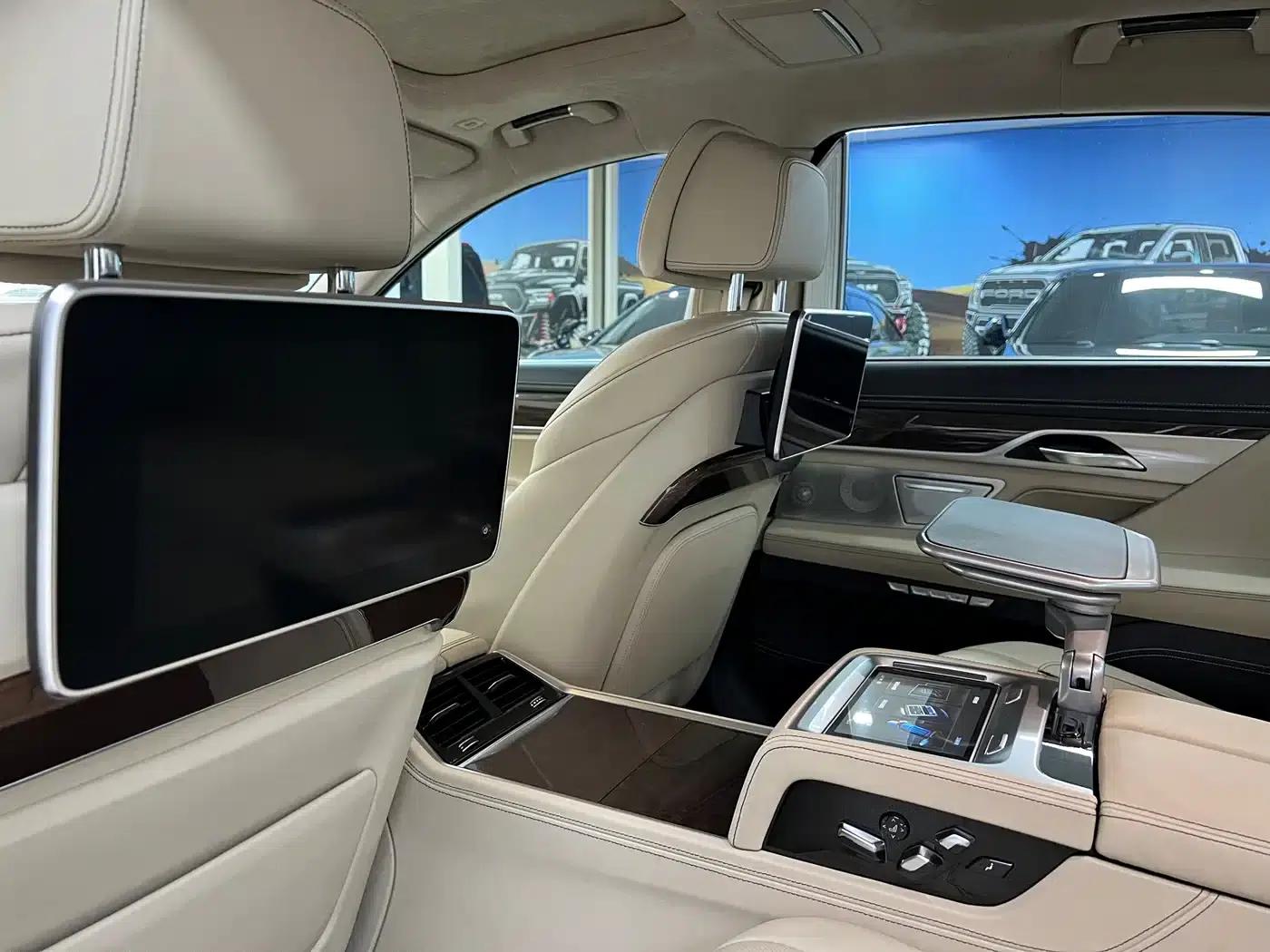 2018 BMW 7 Series 750Li xDrive M Sport Package — миниатюра 17