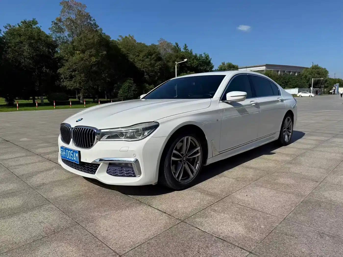 2016 BMW 7 Series 740Li Leading Edition — миниатюра 3