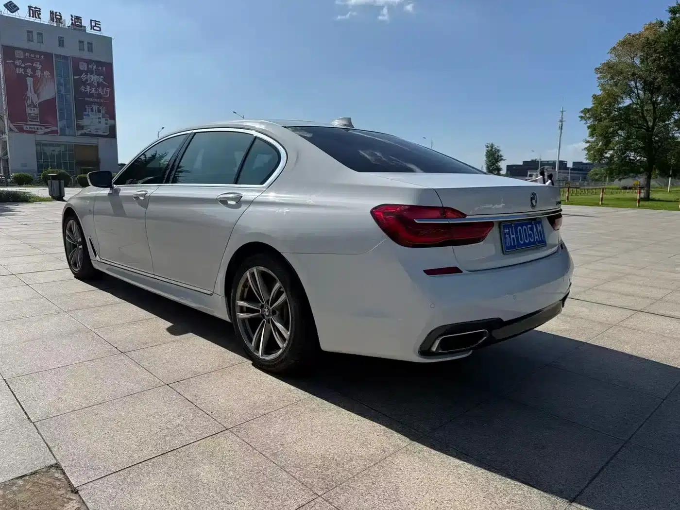 2016 BMW 7 Series 740Li Leading Edition — миниатюра 9