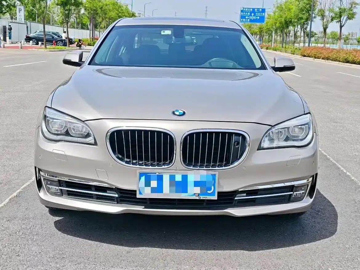 2013 BMW 7 Series 740Li Luxury — миниатюра 2
