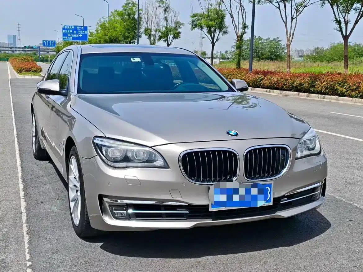 2013 BMW 7 Series 740Li Luxury — миниатюра 3
