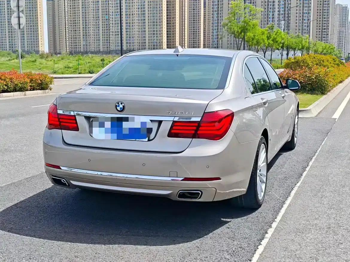 2013 BMW 7 Series 740Li Luxury — миниатюра 7