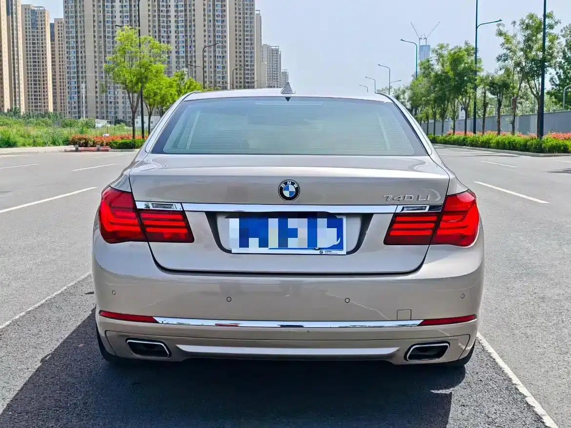 2013 BMW 7 Series 740Li Luxury — миниатюра 8