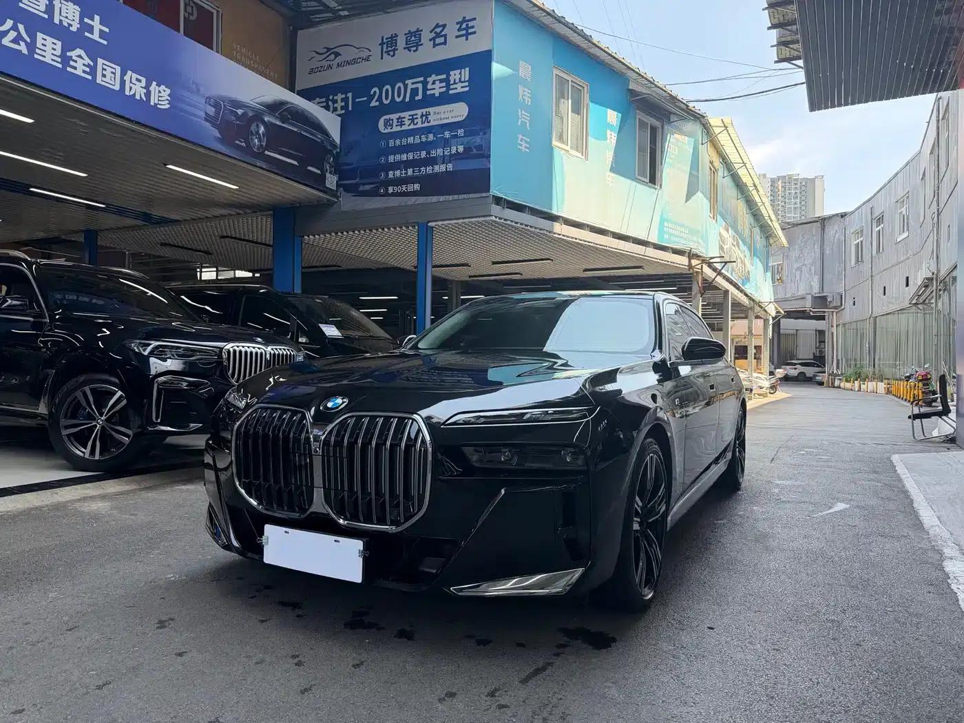 2023 BMW 7 Series 740Li Leading Edition M Sport Package — миниатюра 1