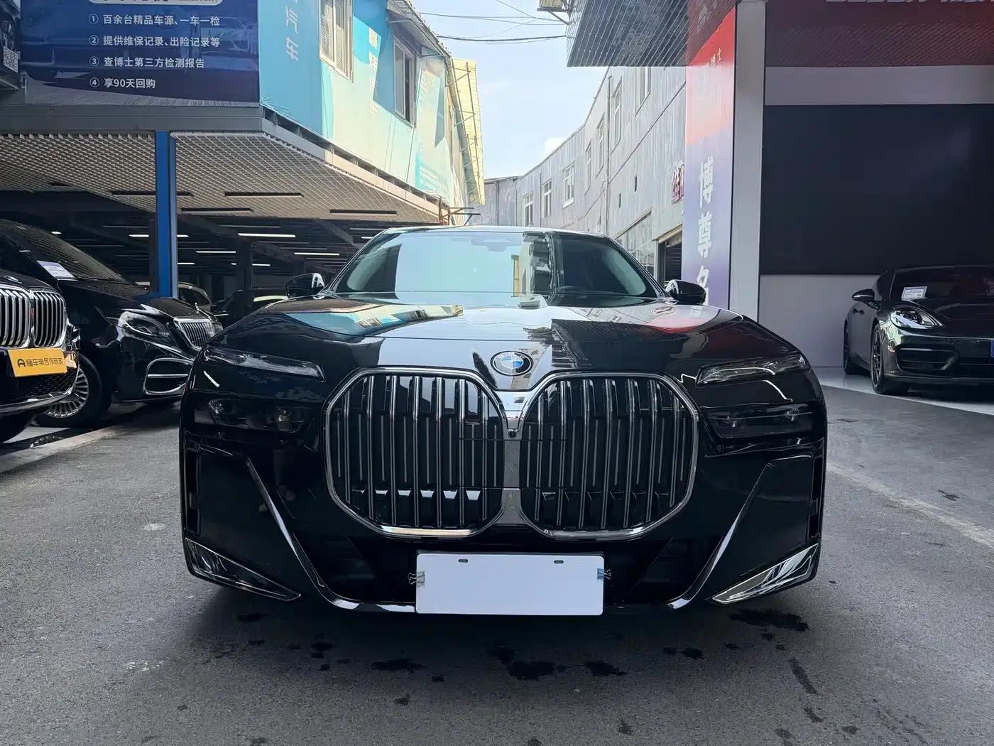2023 BMW 7 Series 740Li Leading Edition M Sport Package — миниатюра 2