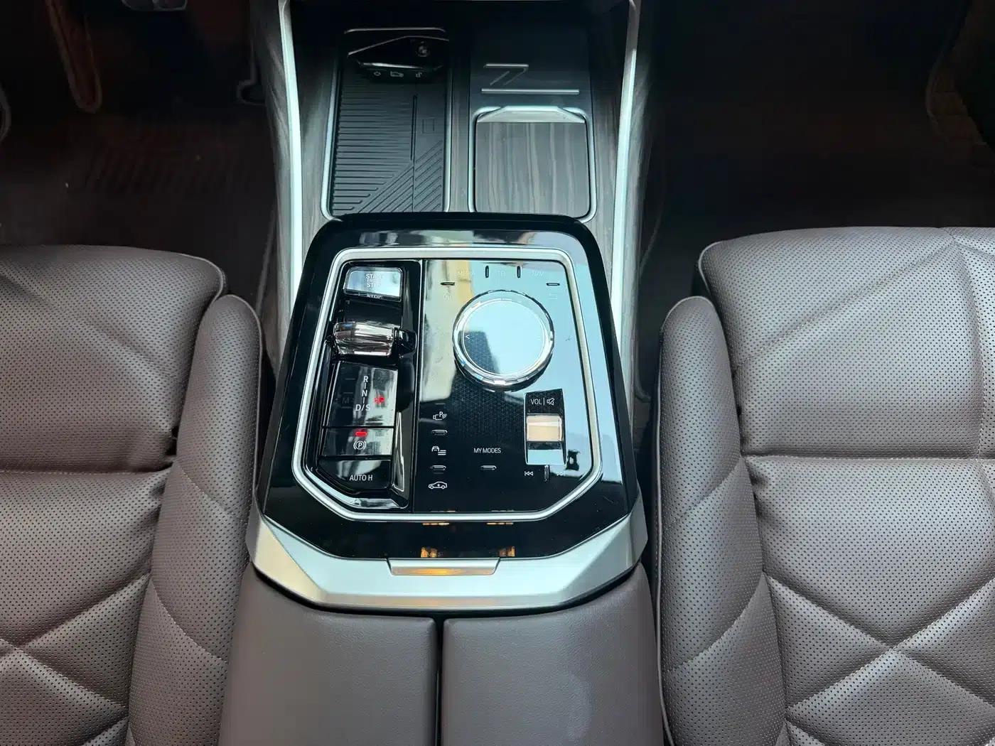 2023 BMW 7 Series 740Li Leading Edition M Sport Package — миниатюра 11