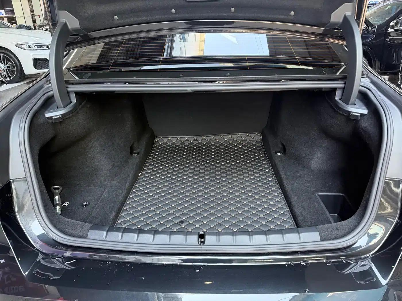 2023 BMW 7 Series 740Li Leading Edition M Sport Package — миниатюра 19