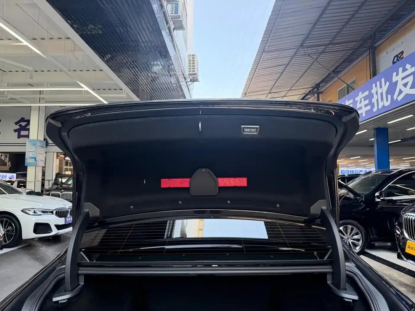 2023 BMW 7 Series 740Li Leading Edition M Sport Package — миниатюра 20
