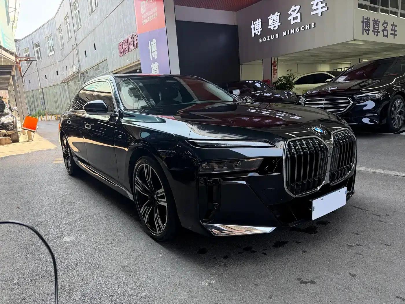 2023 BMW 7 Series 740Li Leading Edition M Sport Package — миниатюра 3