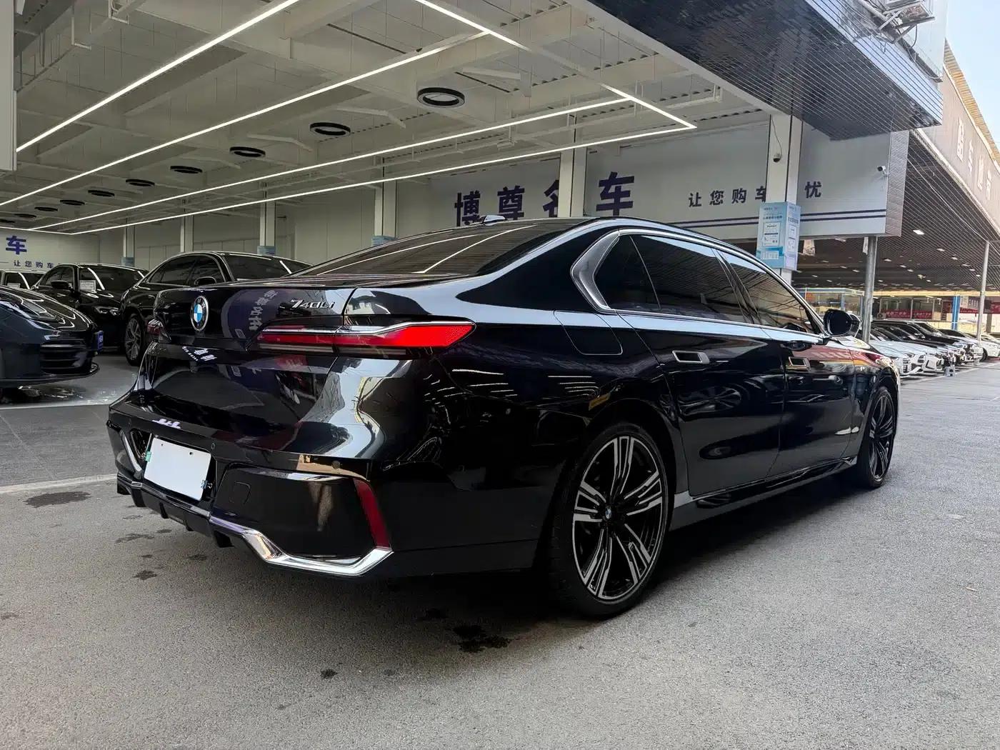 2023 BMW 7 Series 740Li Leading Edition M Sport Package — миниатюра 22