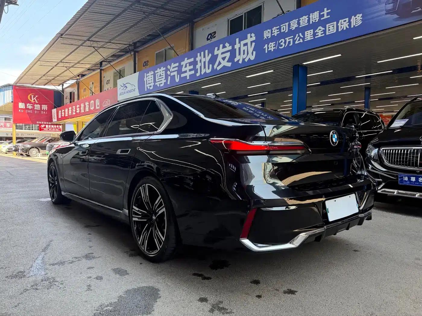 2023 BMW 7 Series 740Li Leading Edition M Sport Package — миниатюра 23