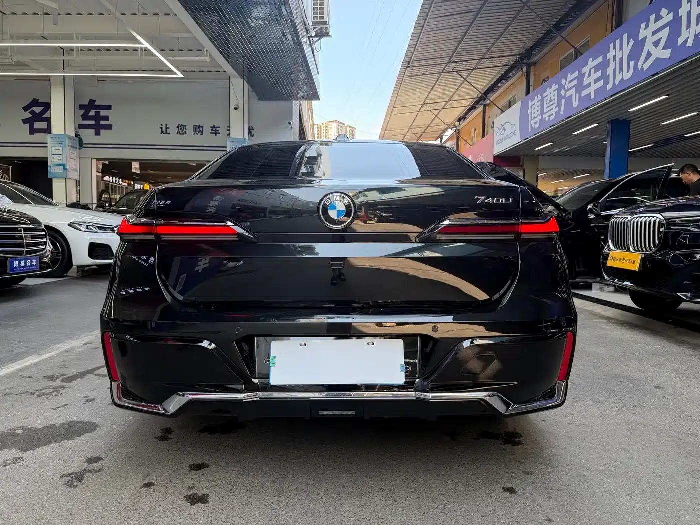 2023 BMW 7 Series 740Li Leading Edition M Sport Package — миниатюра 25