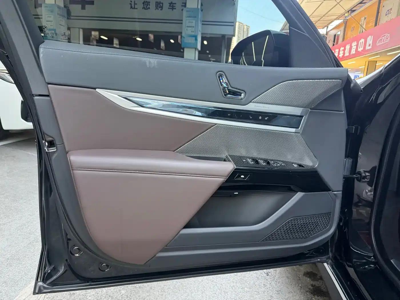 2023 BMW 7 Series 740Li Leading Edition M Sport Package — миниатюра 7