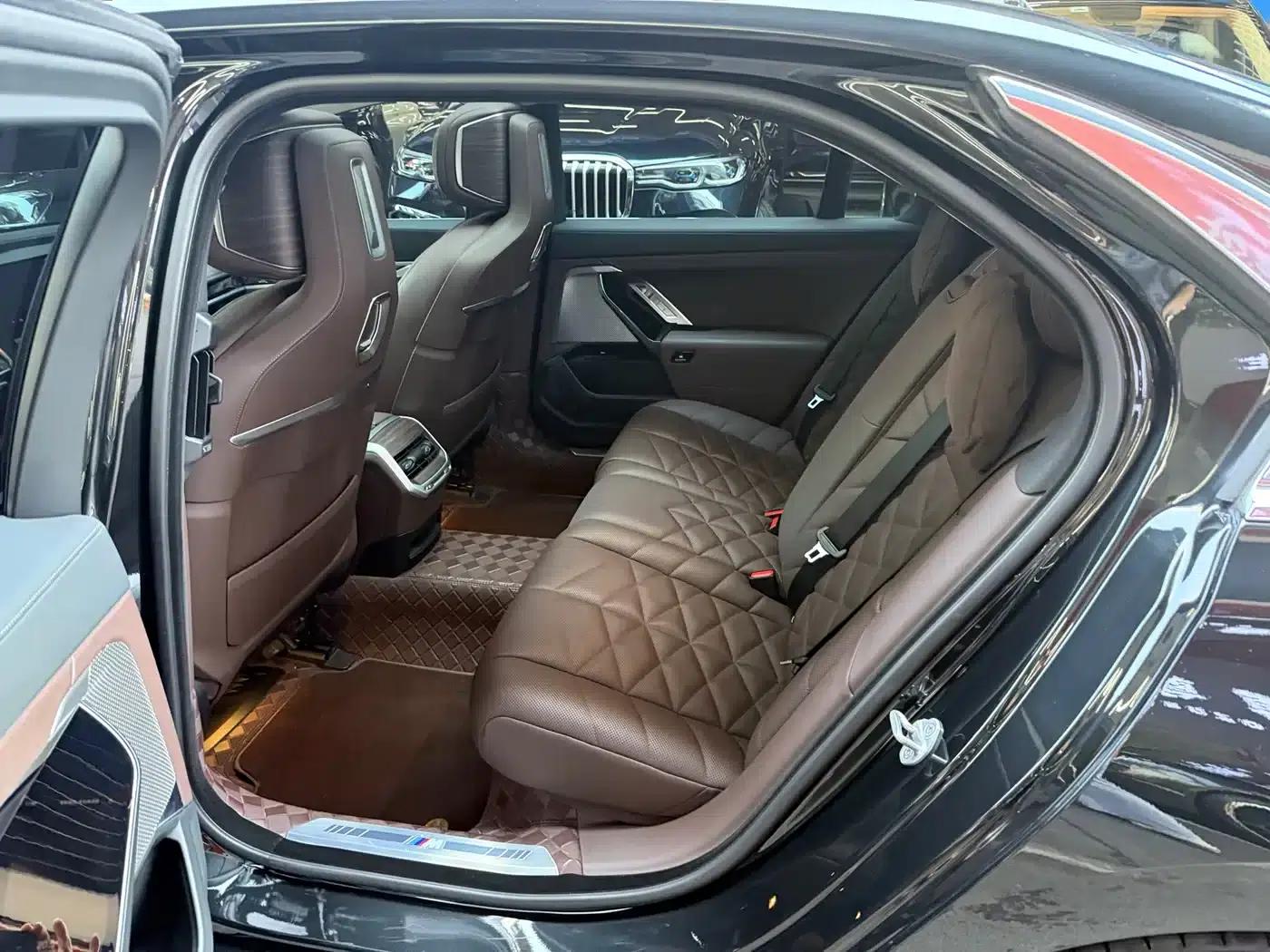 2023 BMW 7 Series 740Li Leading Edition M Sport Package — миниатюра 9