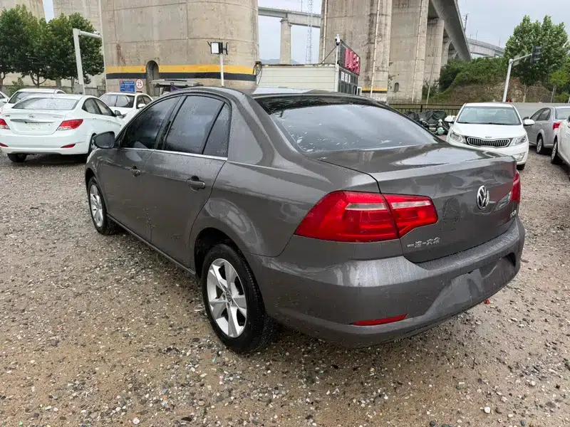 2014 Volkswagen Bora 1.6L Manual Comfort Model — миниатюра 4