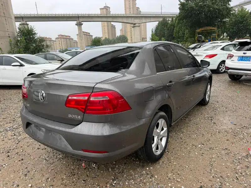 2014 Volkswagen Bora 1.6L Manual Comfort Model — миниатюра 6