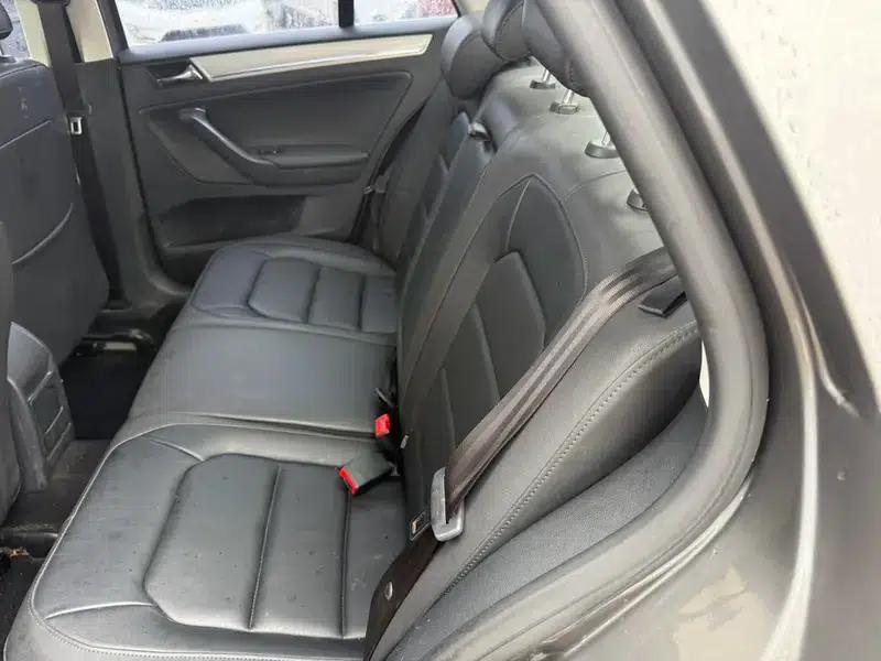 2014 Volkswagen Bora 1.6L Manual Comfort Model — миниатюра 9