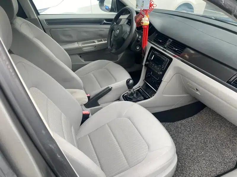 2013 Volkswagen Bora 1.6L Manual Fashion Edition — миниатюра 5
