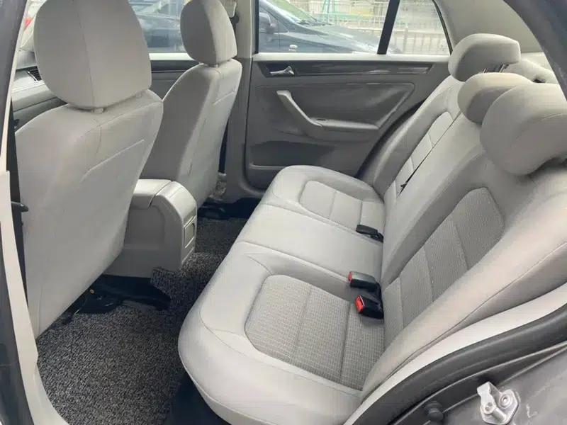 2013 Volkswagen Bora 1.6L Manual Fashion Edition — миниатюра 9