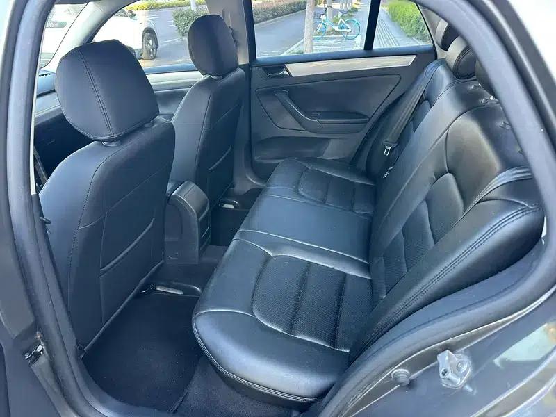 2013 Volkswagen Bora 1.6L Automatic Fashion Edition — миниатюра 10